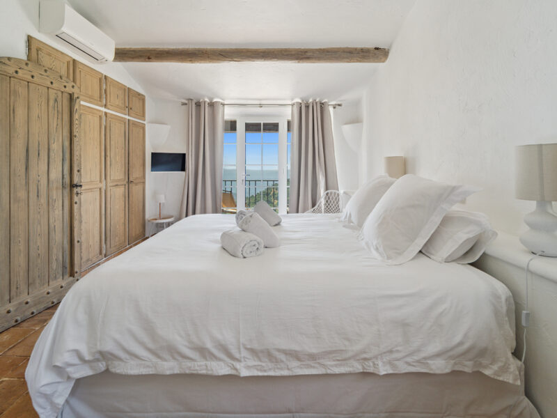 Domaine provençal élégant avec vue panoramique, piscine et tennis - 14 pers